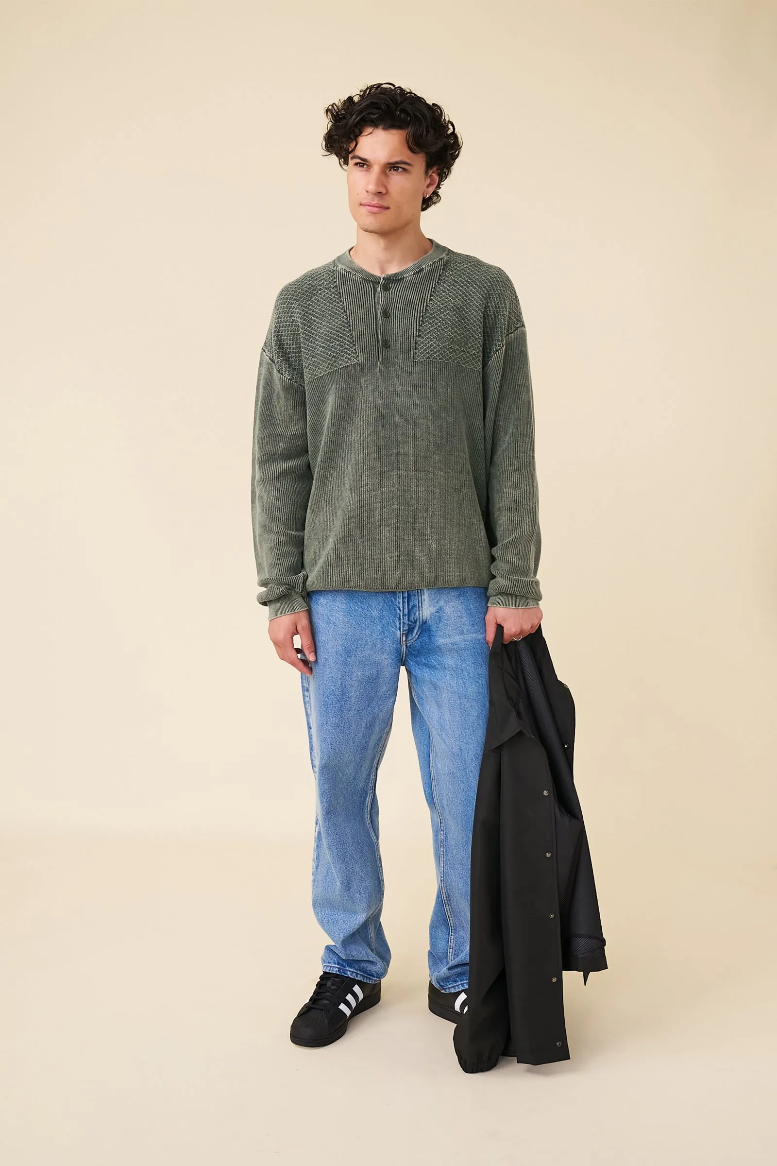 HALF BUTTON PANEL ACID WASHED PULLOVER - GREEN